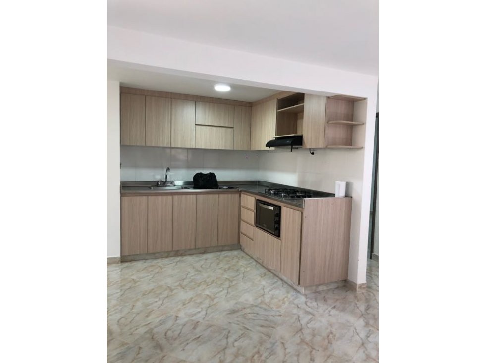 ARRIENDO APARTAMENTO SECTOR TRANSVERSAL INFERIOR EL POBLADO MEDELLÍN