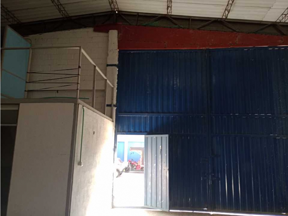 ARRIENDO BODEGA CENTRO INDUSTRIAL CIRCUNVALAR