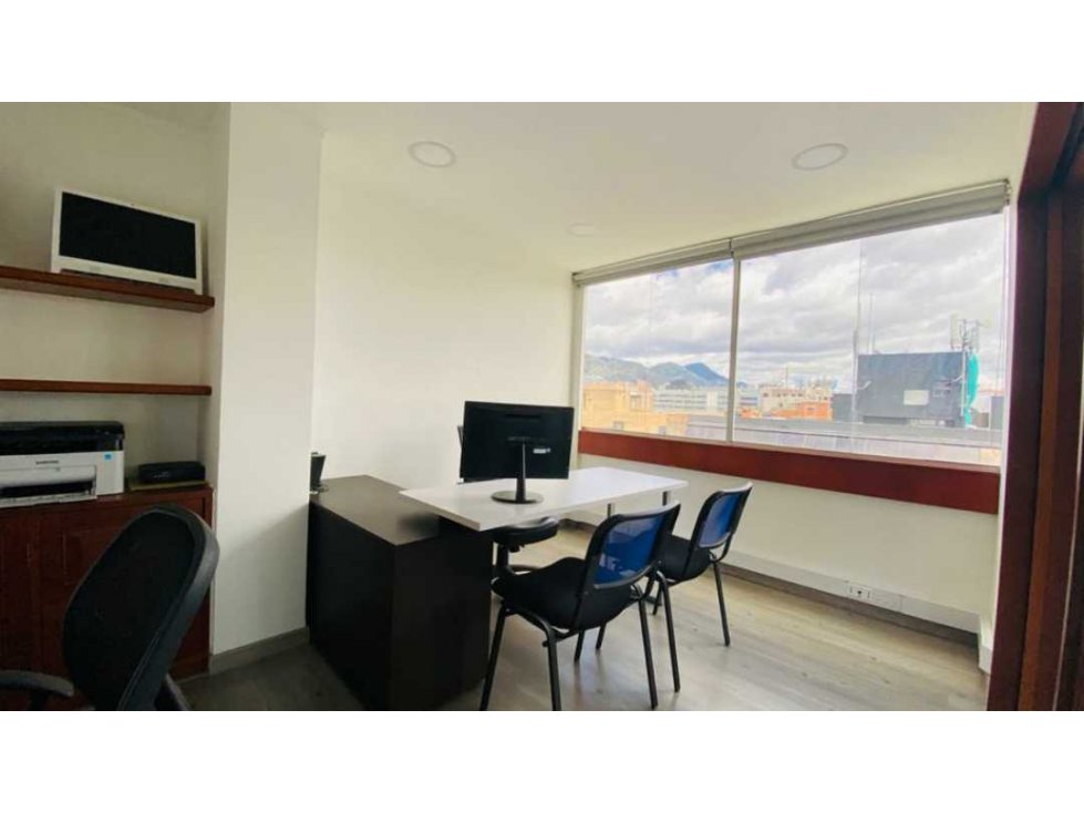 VENDO/ARRIENDO OFICINA 86Mts vista parque,  Santa Paula. Garaje. YG