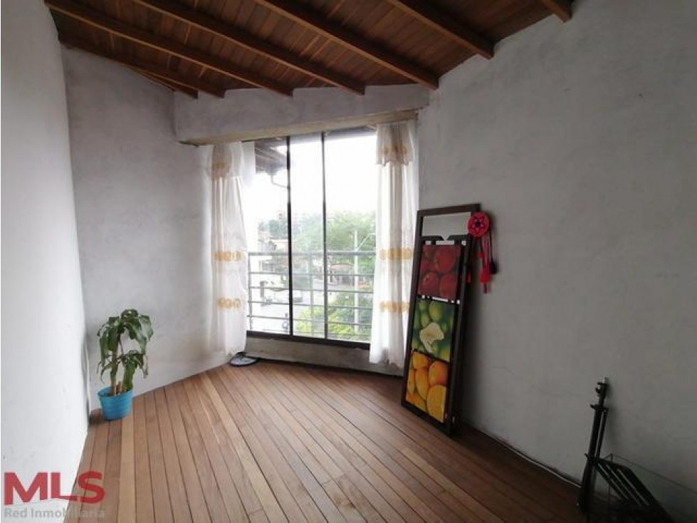 CASA EN BARRIO PRIMAVERA -ENVIGADO(MLS#238303)