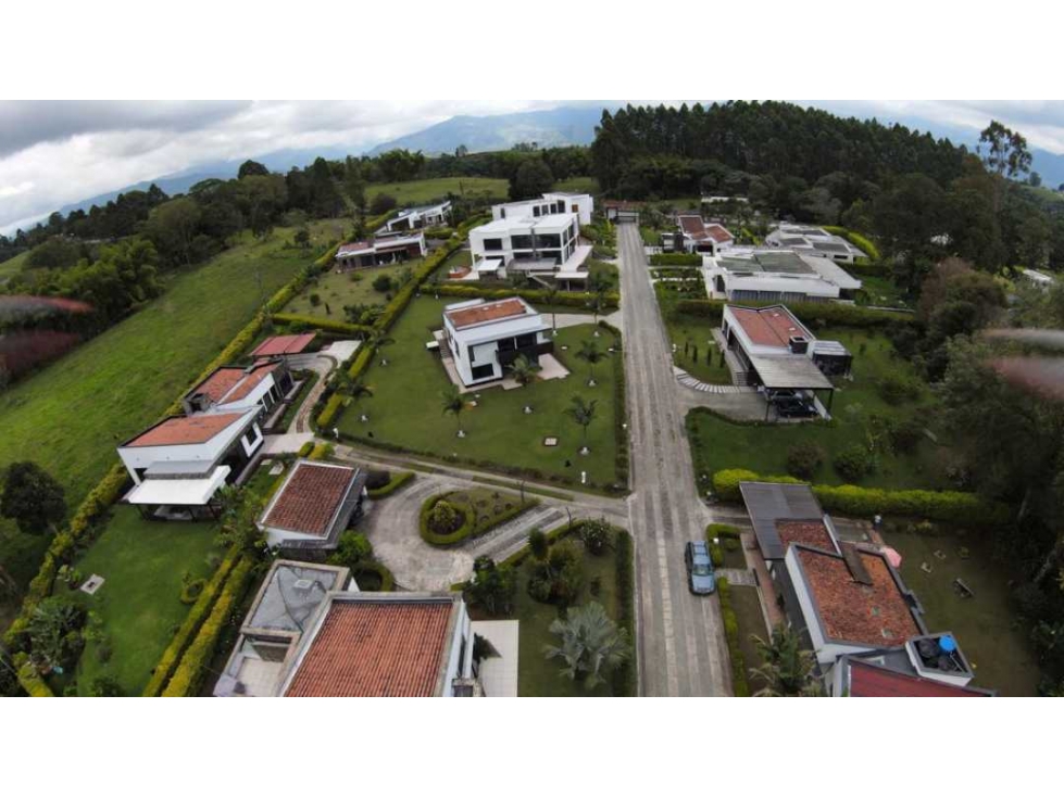 Casa en condominio campestre para la venta- via armenia pereira