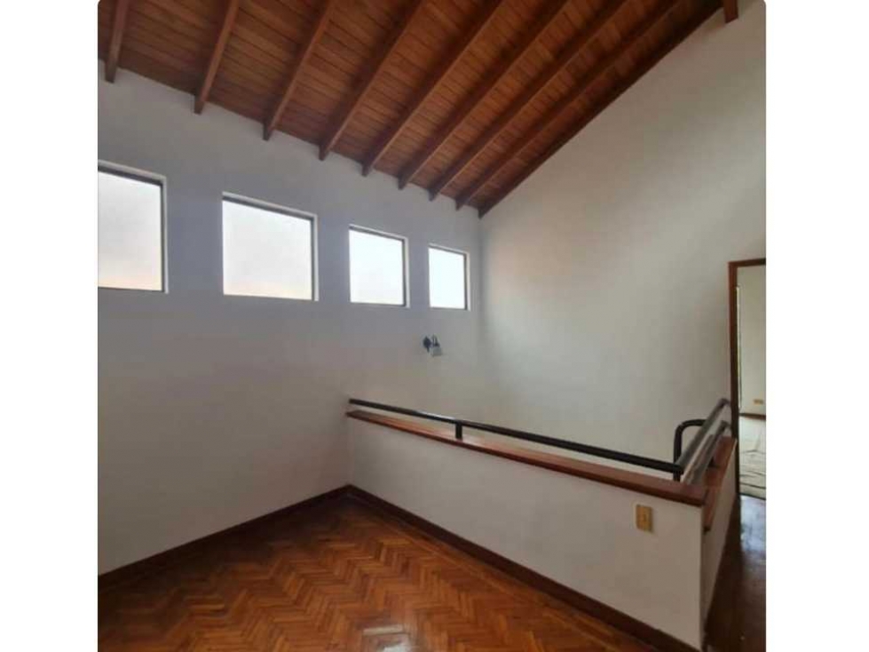 CASA EN VENTA COLA DEL ZORRO EL POBLADO (T)