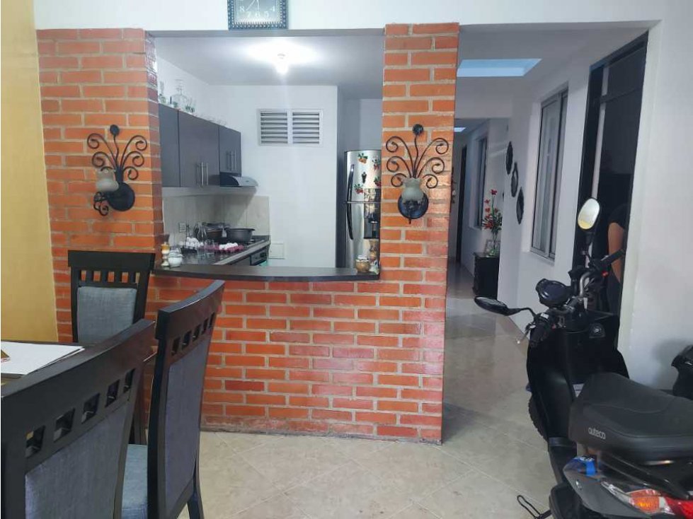 CASA EN VENTA EN BARRIO PINARES