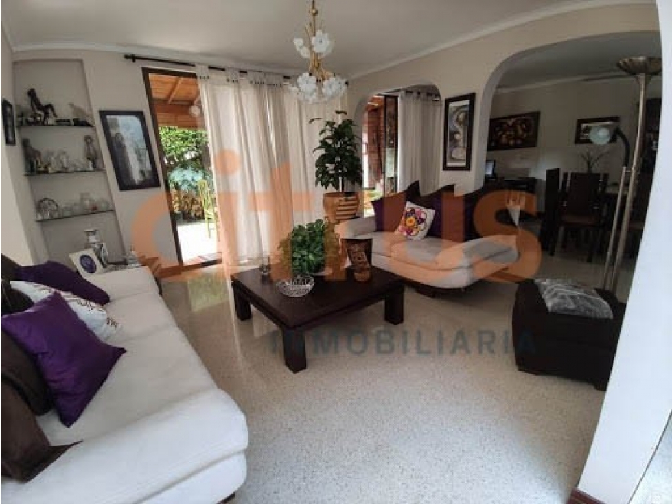 Casa en Venta en Medellin - Loma De Los Parra