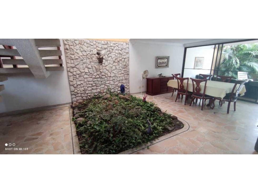 Casa en venta la flora de 2 niveles norte de cali