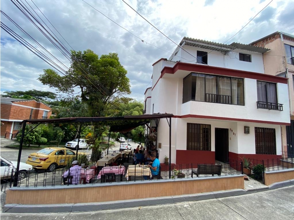 CASA ESQUINERA EN BELMONTE