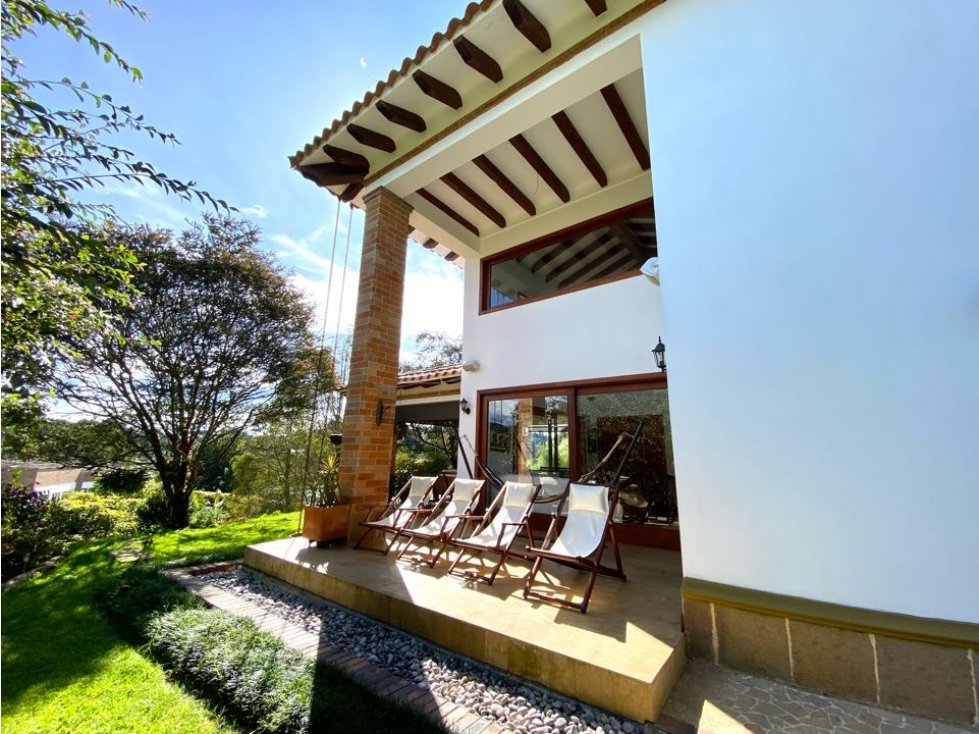 CASA ESTILO COLONIAL EN EL ALTO DE LAS PALMAS