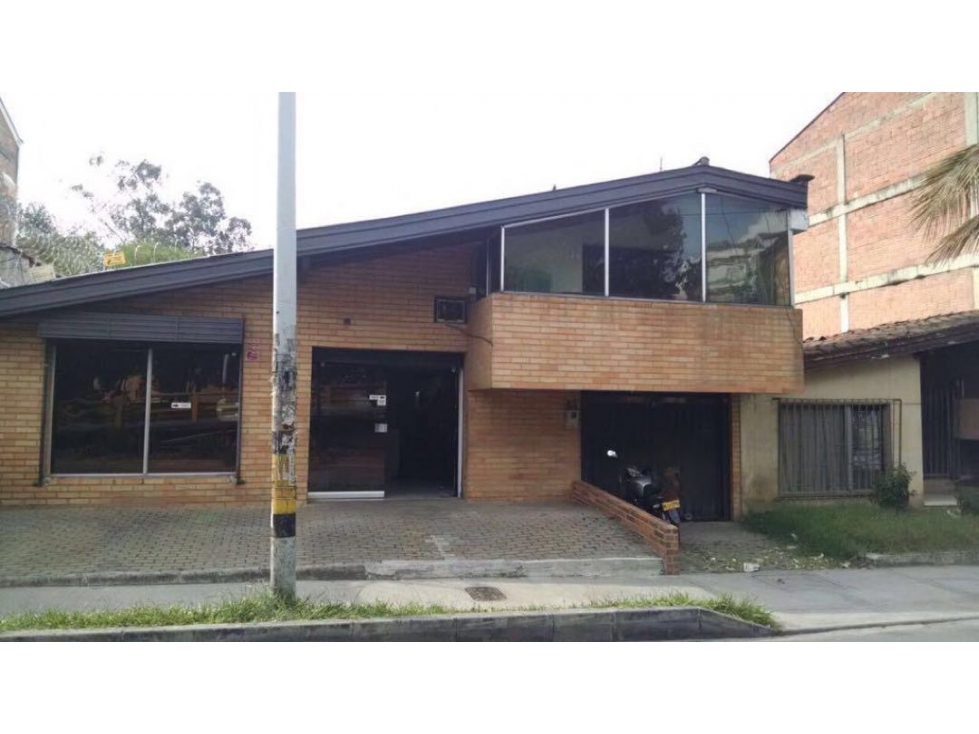 CASA LOTE EN LAURELES EN VENTA 261.80m2