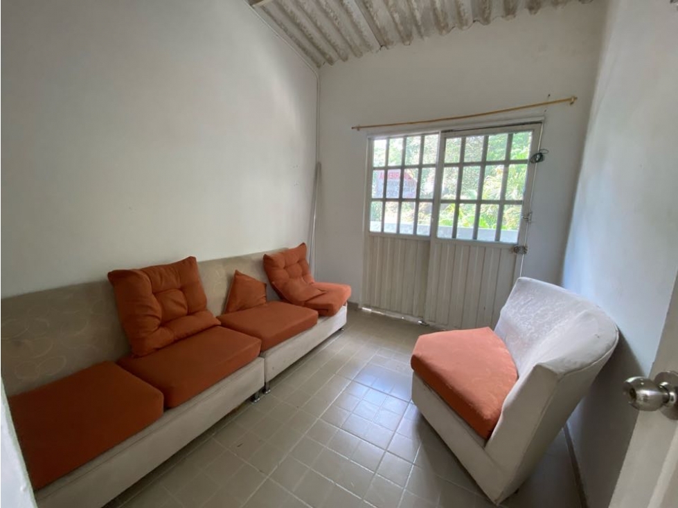 Vendo casa con 3 apartamentos independientes