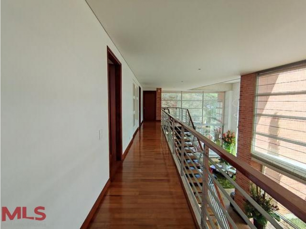 ESPECTACULAR CASA CON VISTA A MEDELLIN(MLS#230169)