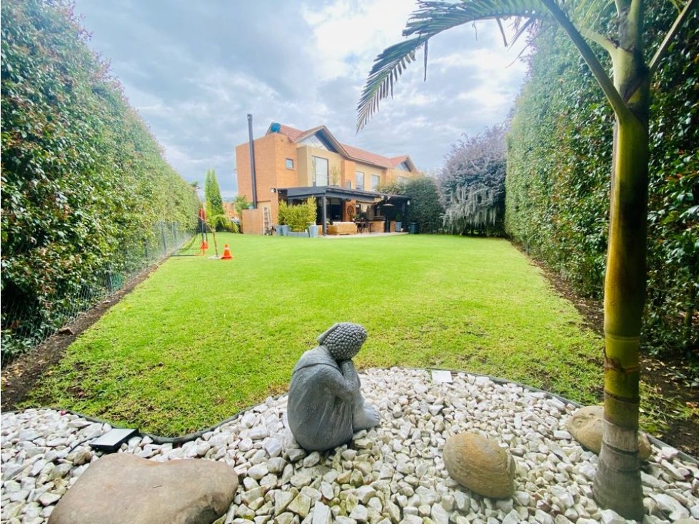 Espectacular casa en hacienda fontanar con pérgola de 636 Mts de lote