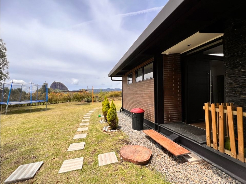 ESPECTACULAR CASA FINCA EN VENTA SOBRE VÍA EN EL PEÑOL ANT. (Airbnb).