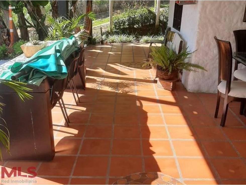 Finca con hermosa vista al lago muy confortable(MLS#239468)