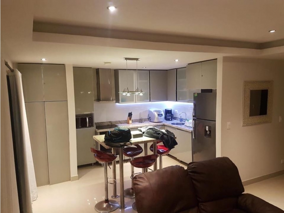 HERMOSO APARTAMENTO CON FRENTE DE PLAYA Y ACCESO AL MAR EN CARTAGENA.