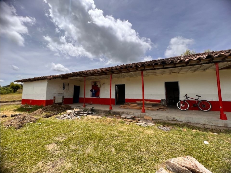 LINDA CASA FINCA TRADICIONAL EN REMODELACIÓN EN VENTA EN EL CARMEN VIB