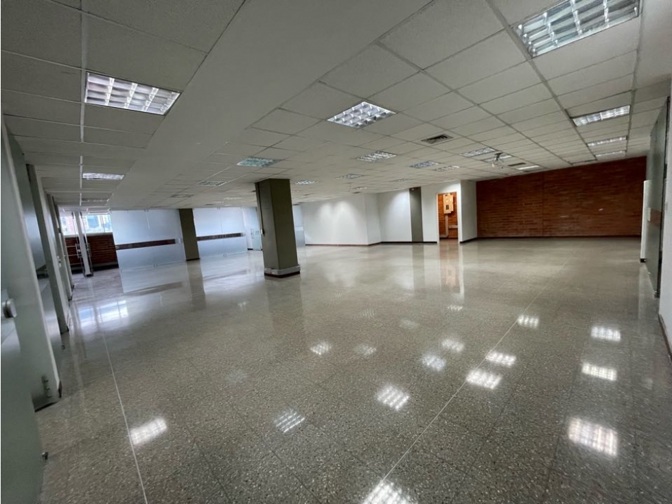 ARRIENDO OFICINA ESPECIAL PARA  CALL CENTER EN LA AGUCATALA MEDELLIN