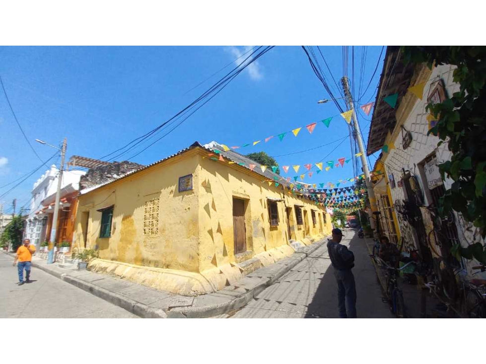 Amplio  Casa Lote en Getsemaní con una enorme casa Esquinera en Venta