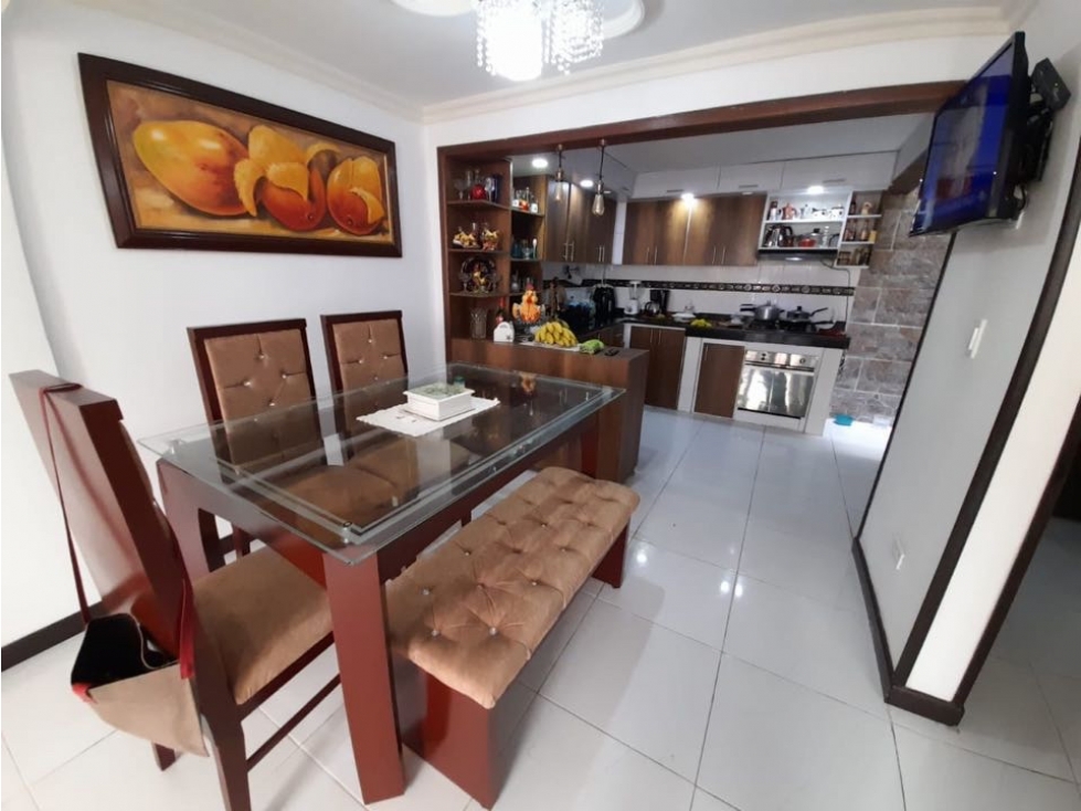 Poblado Comfaunión - Casa de tres pisos con terraza en venta Palmira