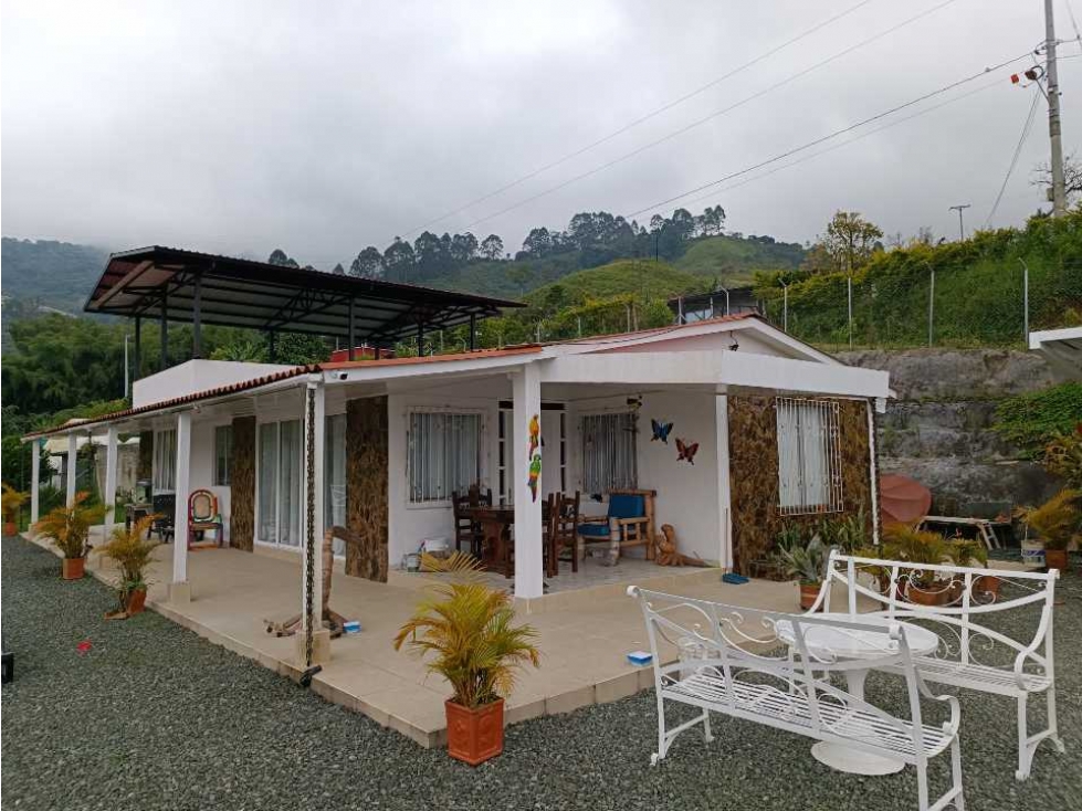 SE PERMUTA O SE VENDE CASA CAMPESTRE EN DOSQUEBRADAS