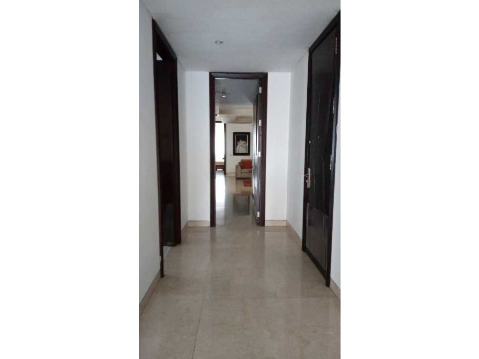 SE VENDE AMPLIO APARTAMENTO EN ALTO PRADO