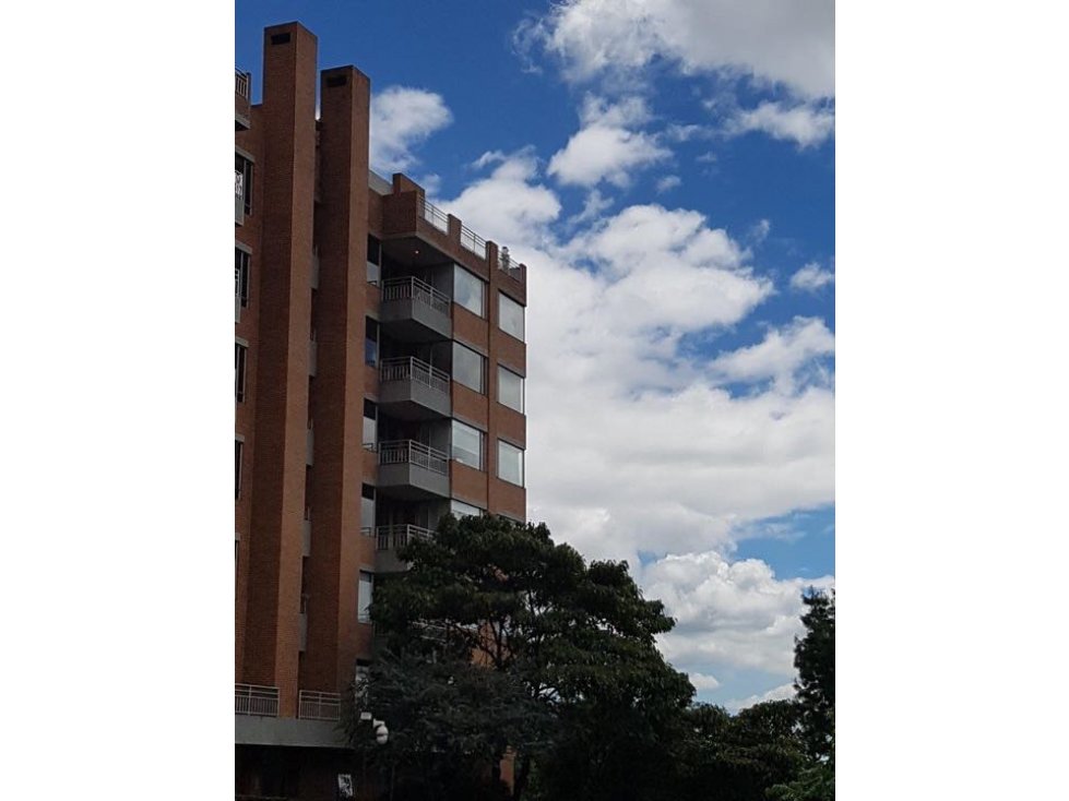 SE VENDE APARTAMENTO DUPLEX EN BOSQUES DE LA CAÑADA. P