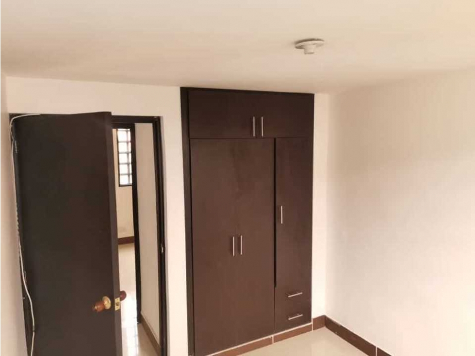 SE VENDE APARTAMENTO EN LOS ALCAZAREZ T.P