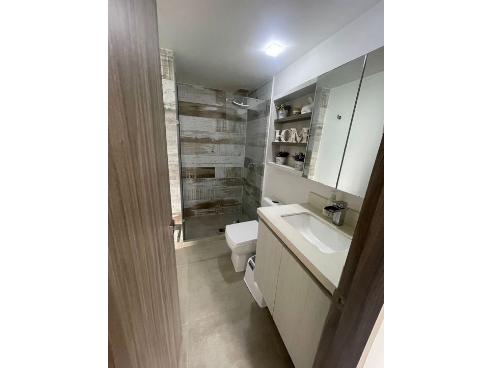 SE VENDE APARTAMENTO PARTE BAJA LOMA DE LOS BERNAL DE 120 mts