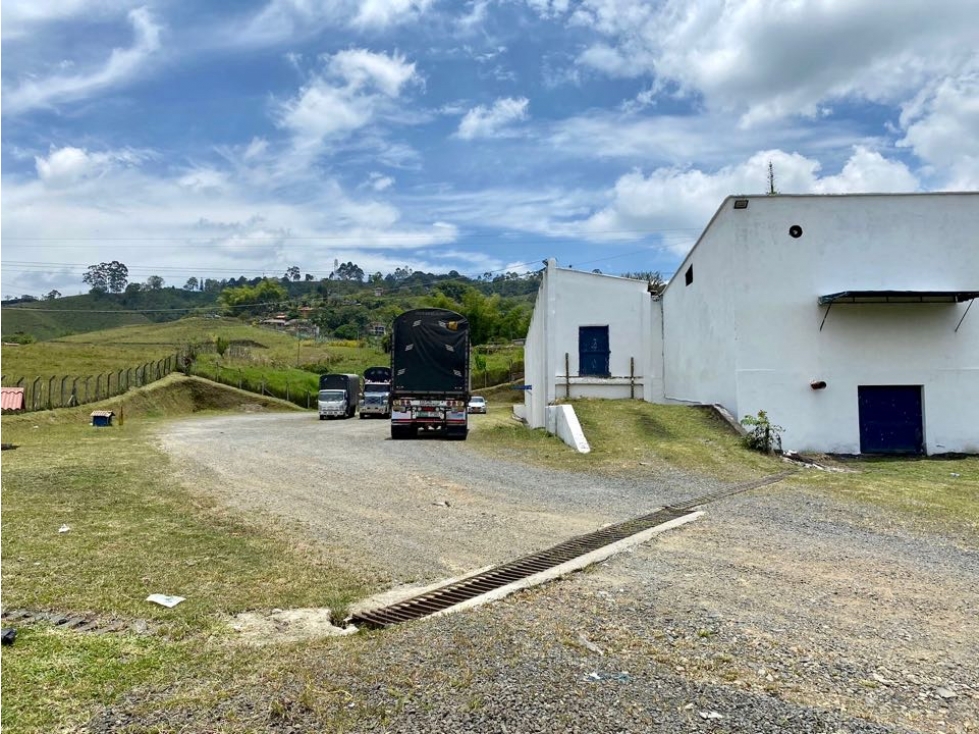 SE VENDE BODEGA VIA CHINCHINA CALDAS