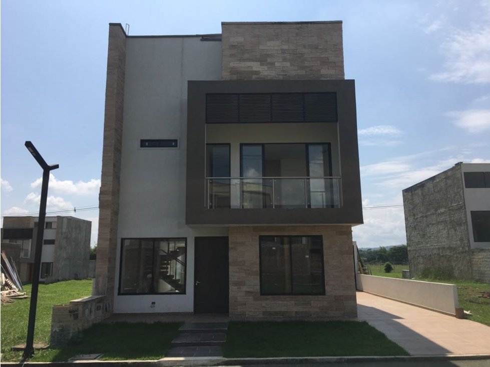 SE VENDE CASA  3 NIVELES EN CONDOMINIO CAMPESTRE ALFAGUARA JAMUNDI