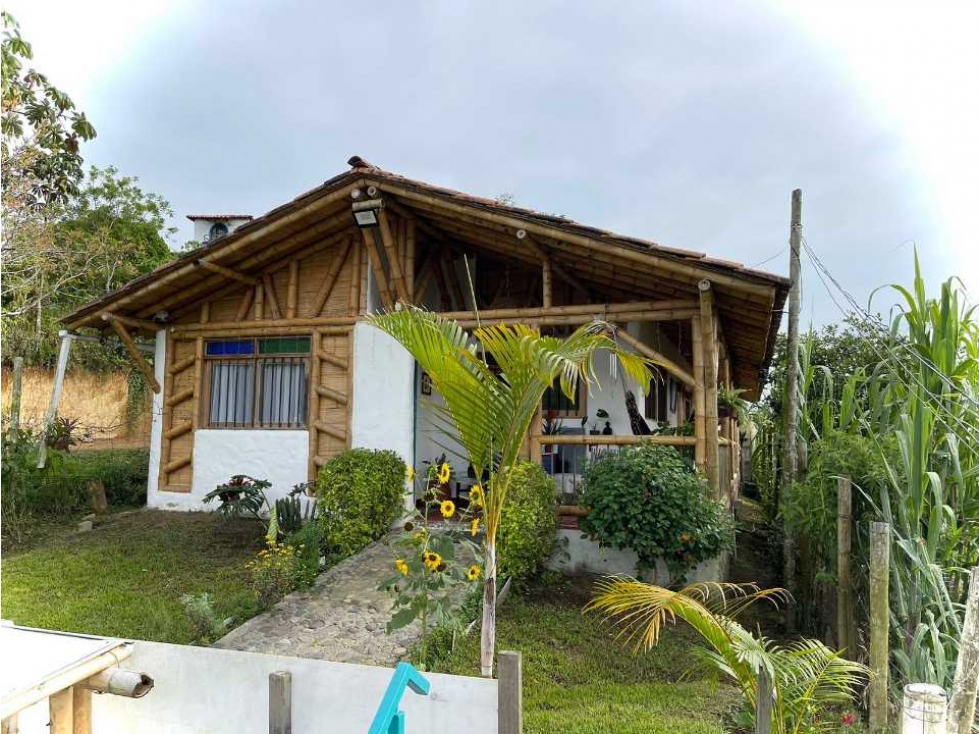 SE VENDE EXCELENTE CABAÑA EN EL SECTOR DE ALTAGRACIA