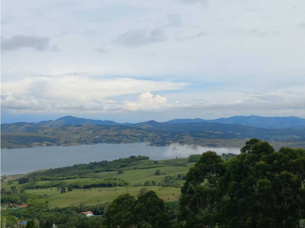 SE VENDE FINCA EN EL LAGO CALIMA