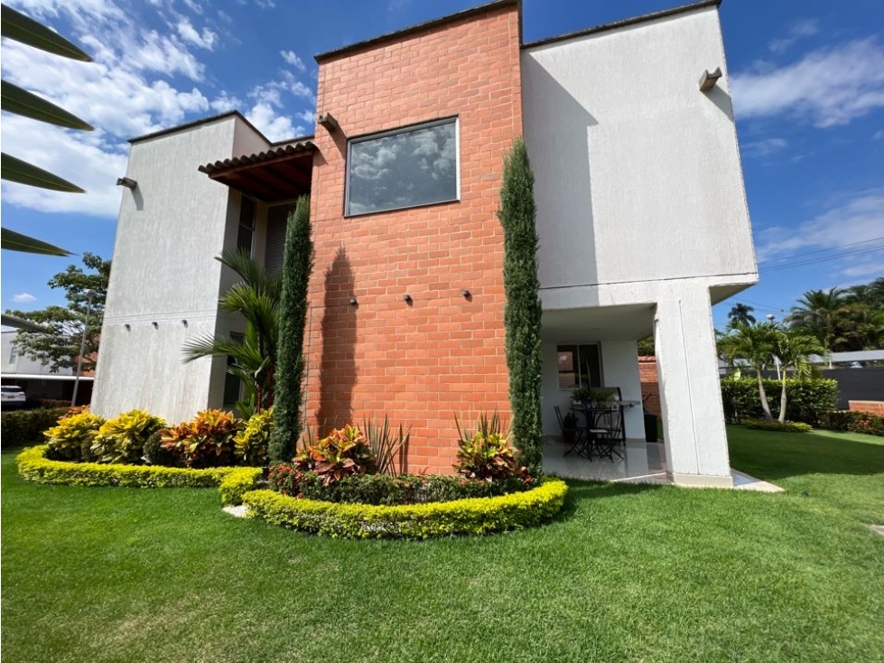 Se vende hermosa casa en condominio en la MORADA