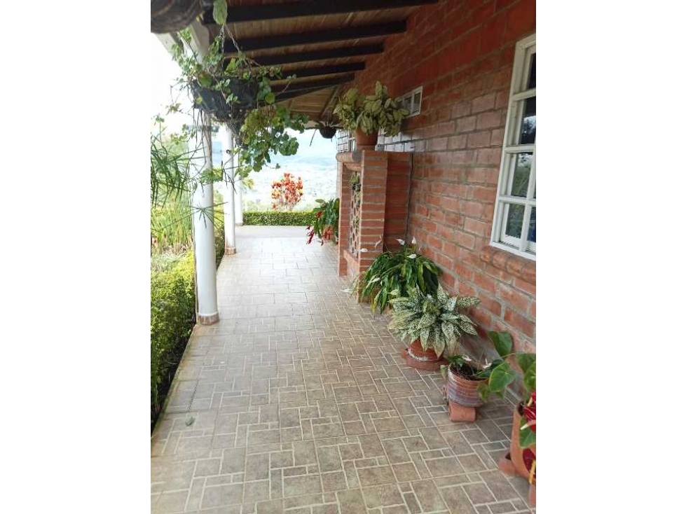 Se vende hermosa finca dentro de condominio kilómetro 30