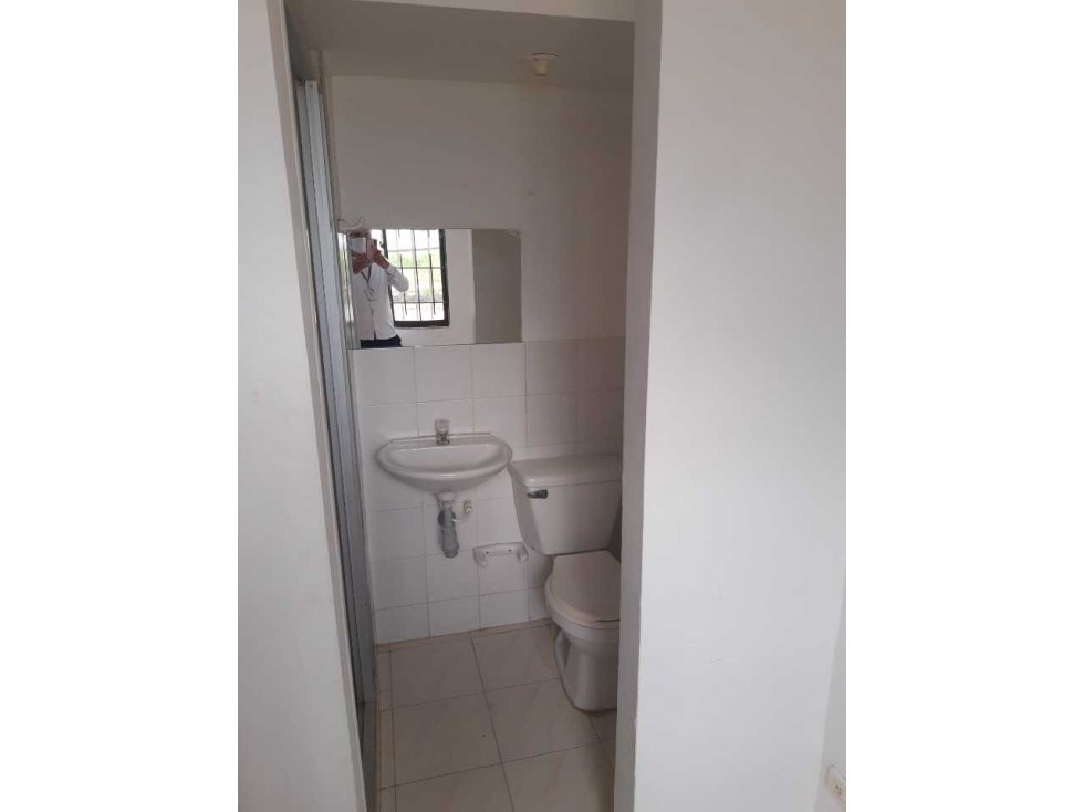 SE VENDE HERMOSO APARTAMENTO CASTELLANA. PRIMER PISO CON PARQUEADERO.