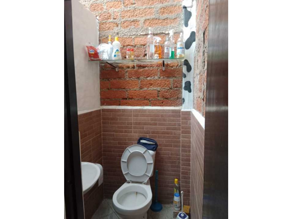 Se vende local comercial+ apartaestudio en Venecia Antioquía,