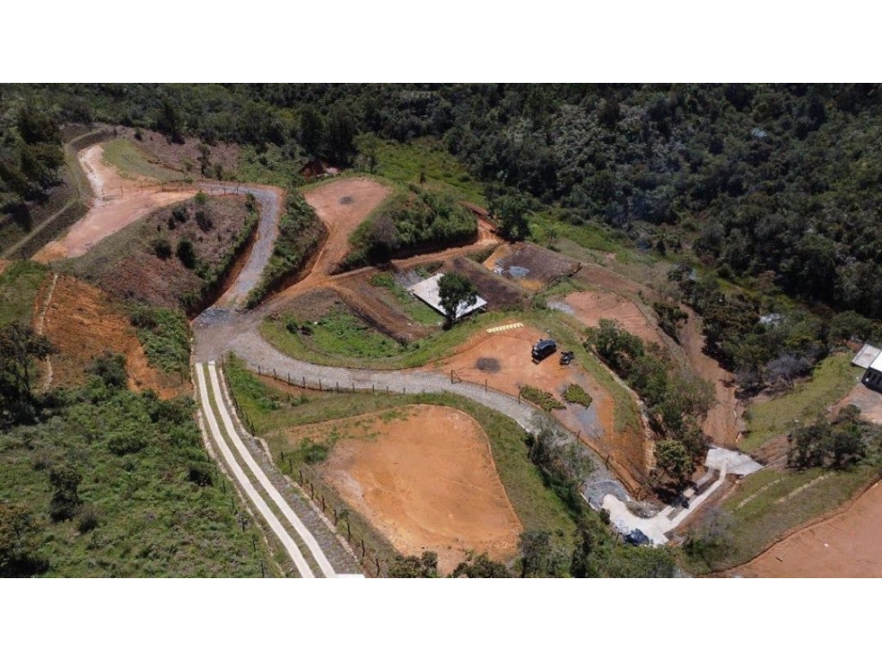 SE VENDE LOTE CON CONSTRUCCIÓN DE CASA EN GUARNE SECTOR AEROPUERTO 002