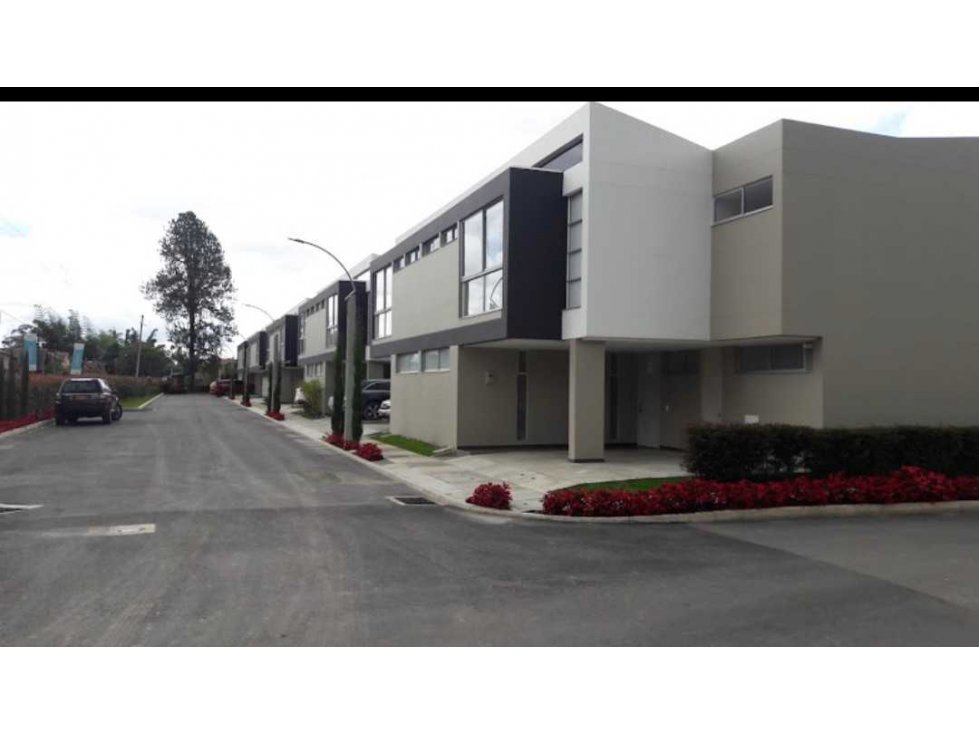 SE VENDE LOTE EN LLANOGRANDE,SECTOR GUALANDAY 142 MTS2, URBANIZACIÓN.