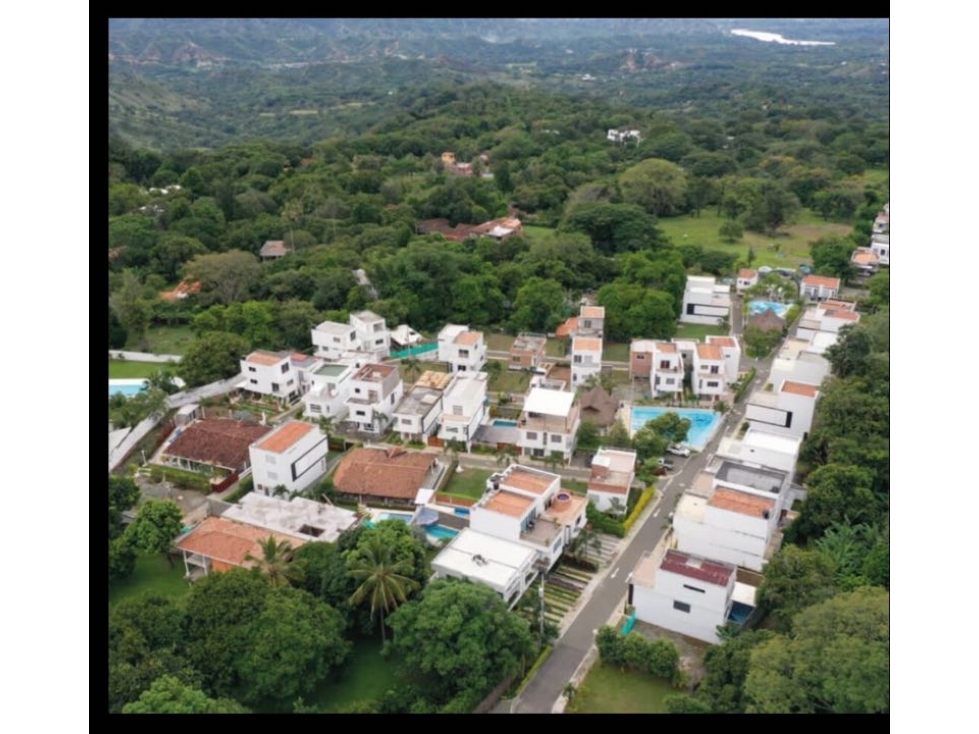 VENDEMOS LOTE EN EL MEJOR SECTOR DE SOPETRAN, EXCELENTE CONDOMINIO