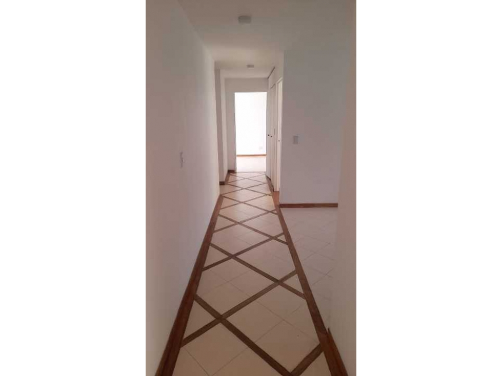 VENDO APARTAMENTO 4 PISO EN LAURELES CON GARAJE  Y ASCENSOR