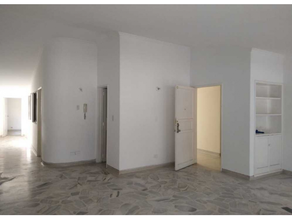 Vendo apartamento en el sur de cali barrio tequendama avenida Roosevel