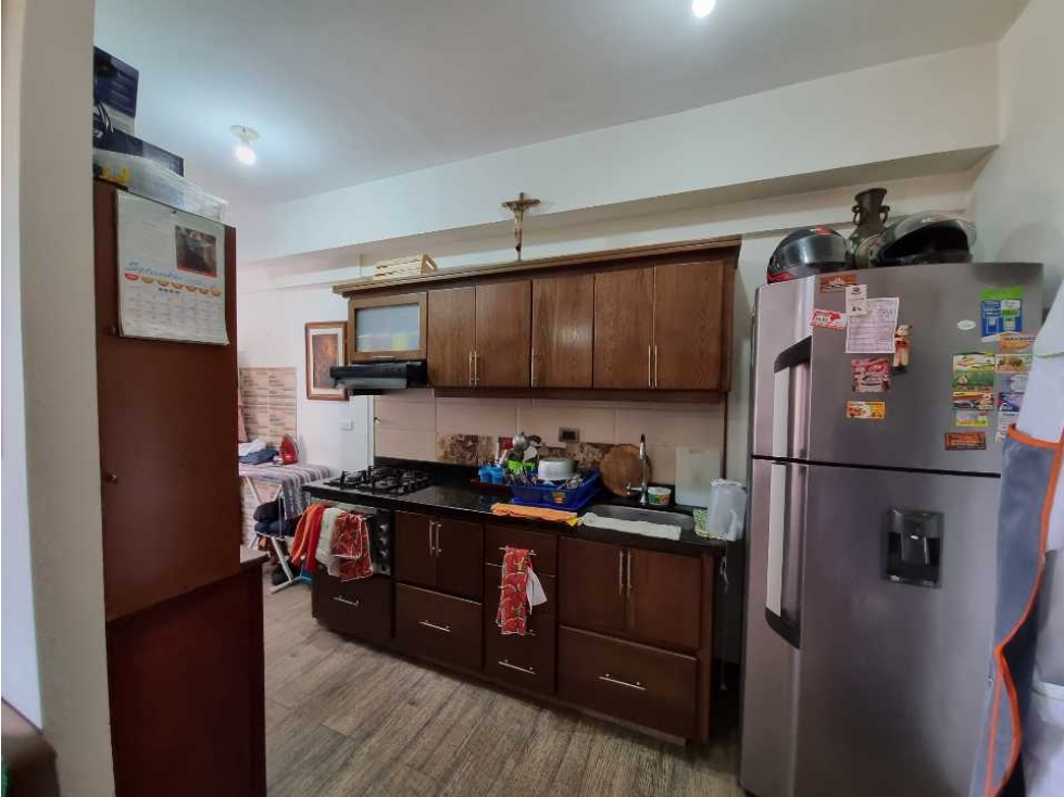 VENDO APARTAMENTO EN FLORIDA NORTEAMERICA , PARQUEADERO Y CUARTO ÚTIL