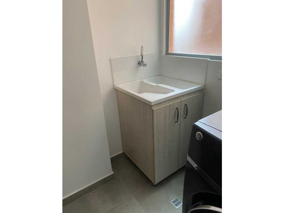 VENDO APARTAMENTO LOMA DE LAS BRUJAS