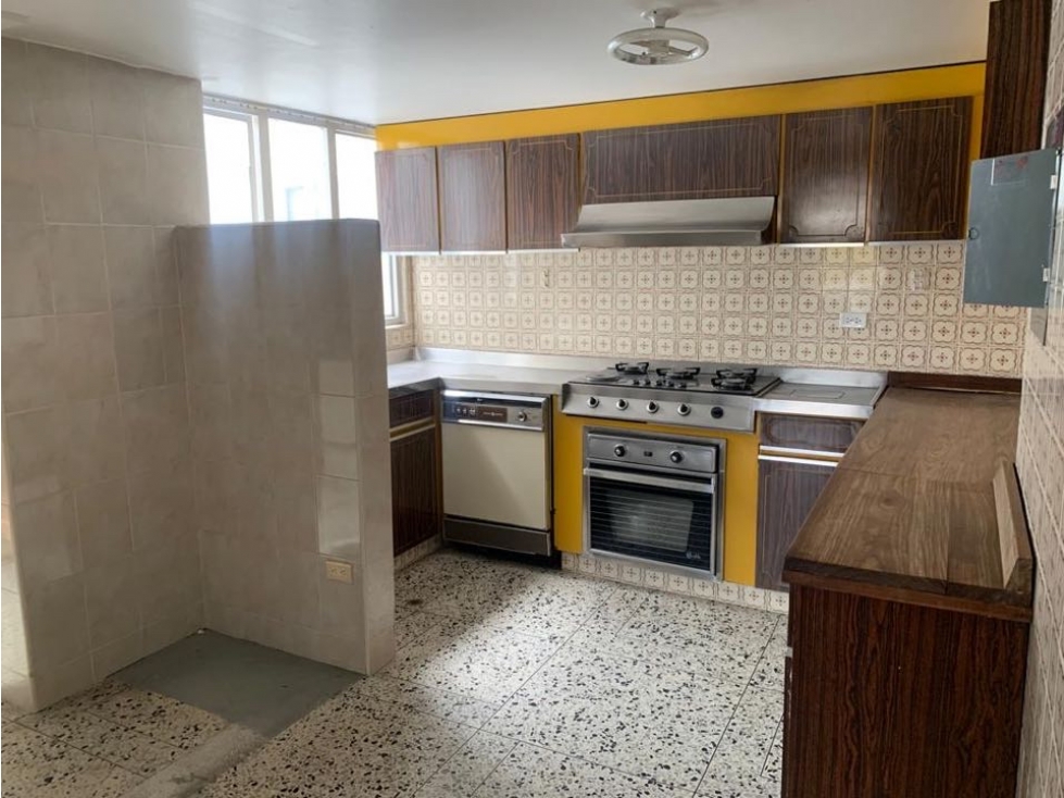 VENDO APARTAMENTO PARA REMODELAR SANTA BÁRBARA