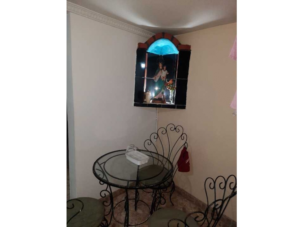 VENDO CASA 2DO PISO, UBICADA EN EL BARRIO PEDREGAL-MEDELLÍN