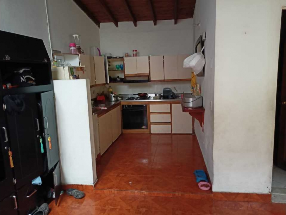 VENDO CASA 3 PISO EN EL BARRIO KENNEDY MEDELLÍN