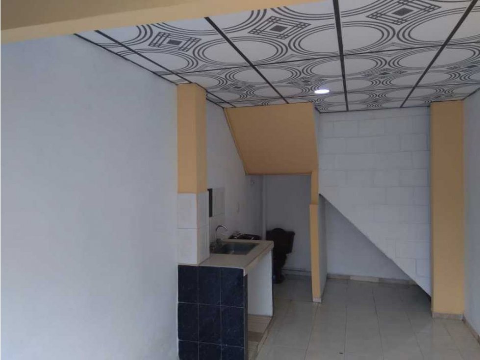 Vendo casa 3 pisos independientes en Av. Principal San judas