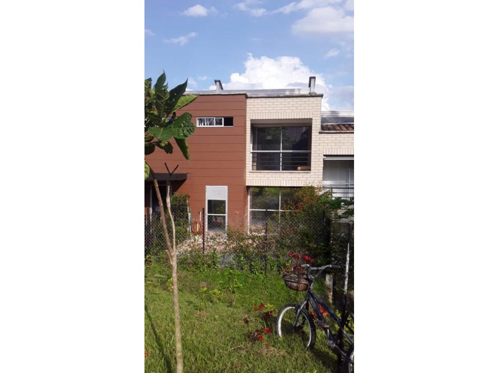 VENDO CASA EN CONDOMINIO CERCA AL PEAJE DE NIQUIA