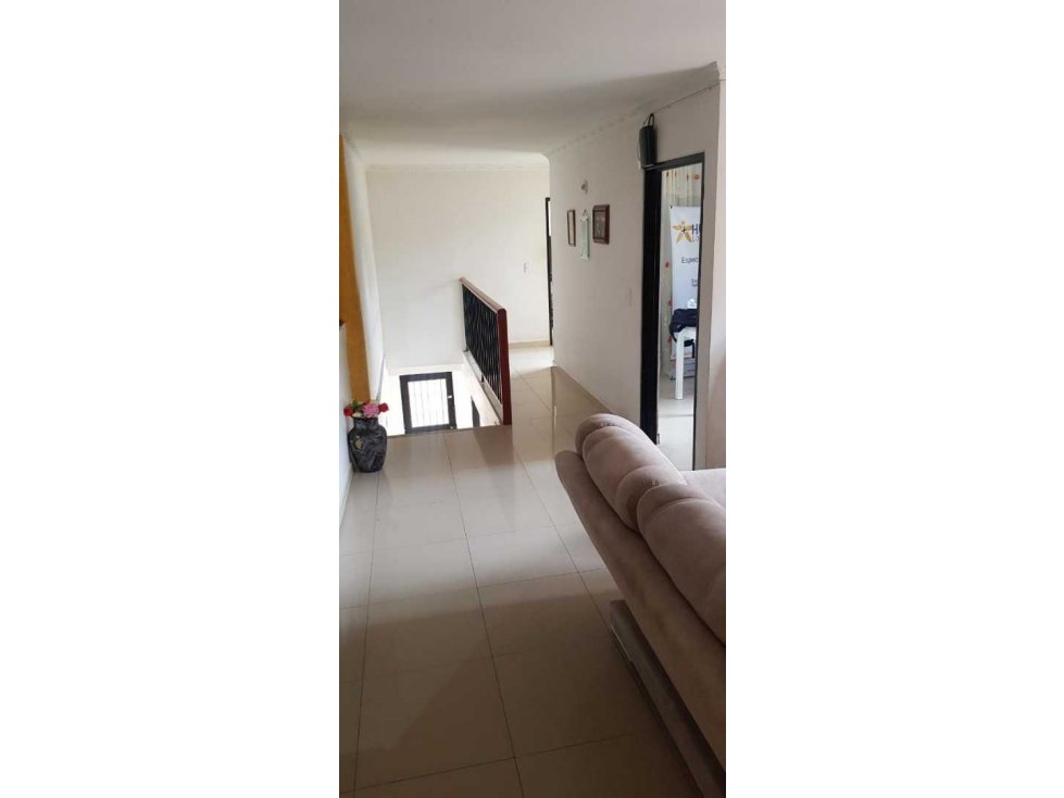 Vendo casa en jamundi barrio alférez real de 2 pisos independientes