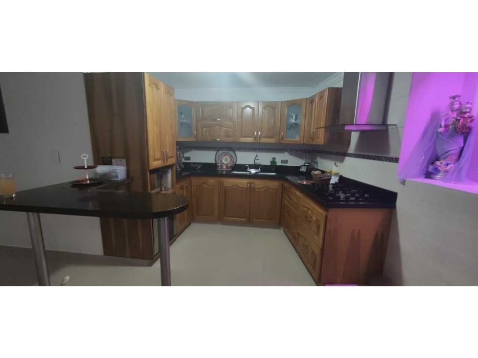 Vendo casa en Simón Bolívar  duplex 3 y 4 pisos por escalas