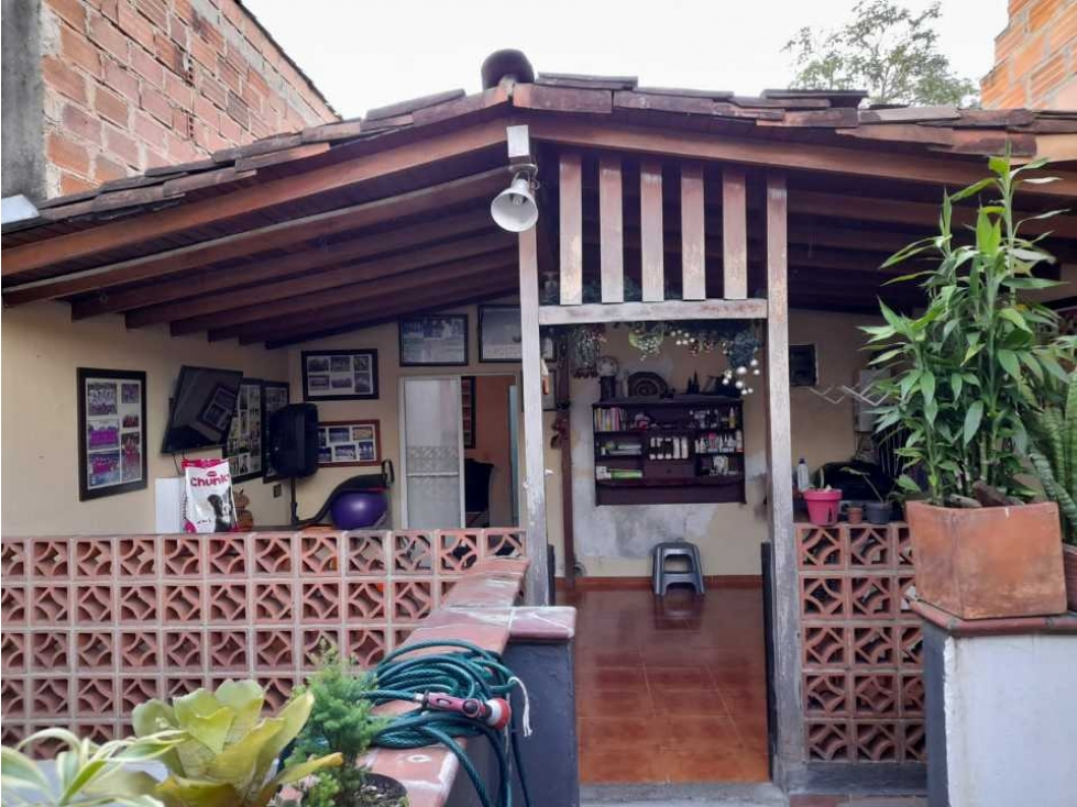 Vendo casa unifamiliar en Cabaña Bello